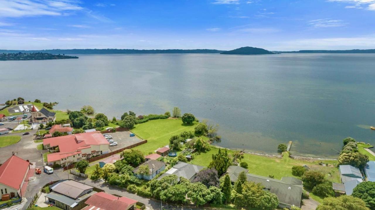 Lakeside Living - Lake Rotorua Holiday Home Bagian luar foto