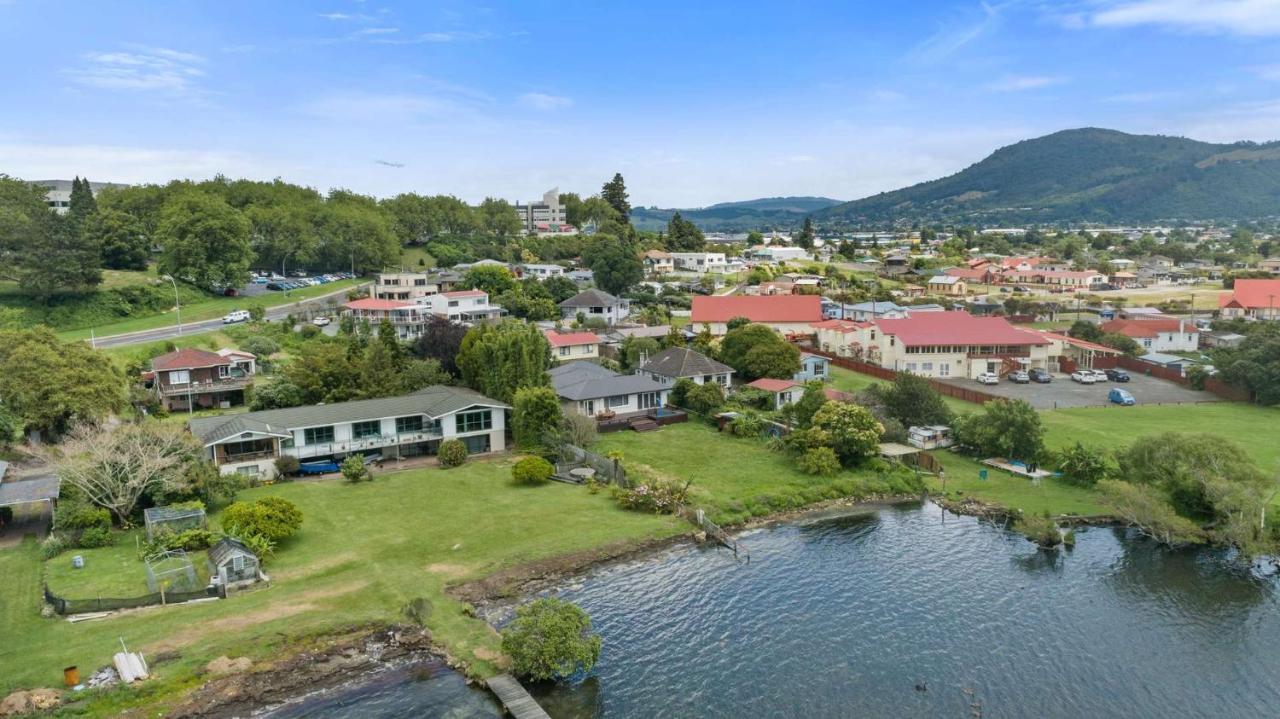 Lakeside Living - Lake Rotorua Holiday Home Bagian luar foto